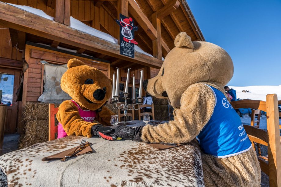 Ollie Oxygene bear and his girlfriend having lunch at La Peau De Vache