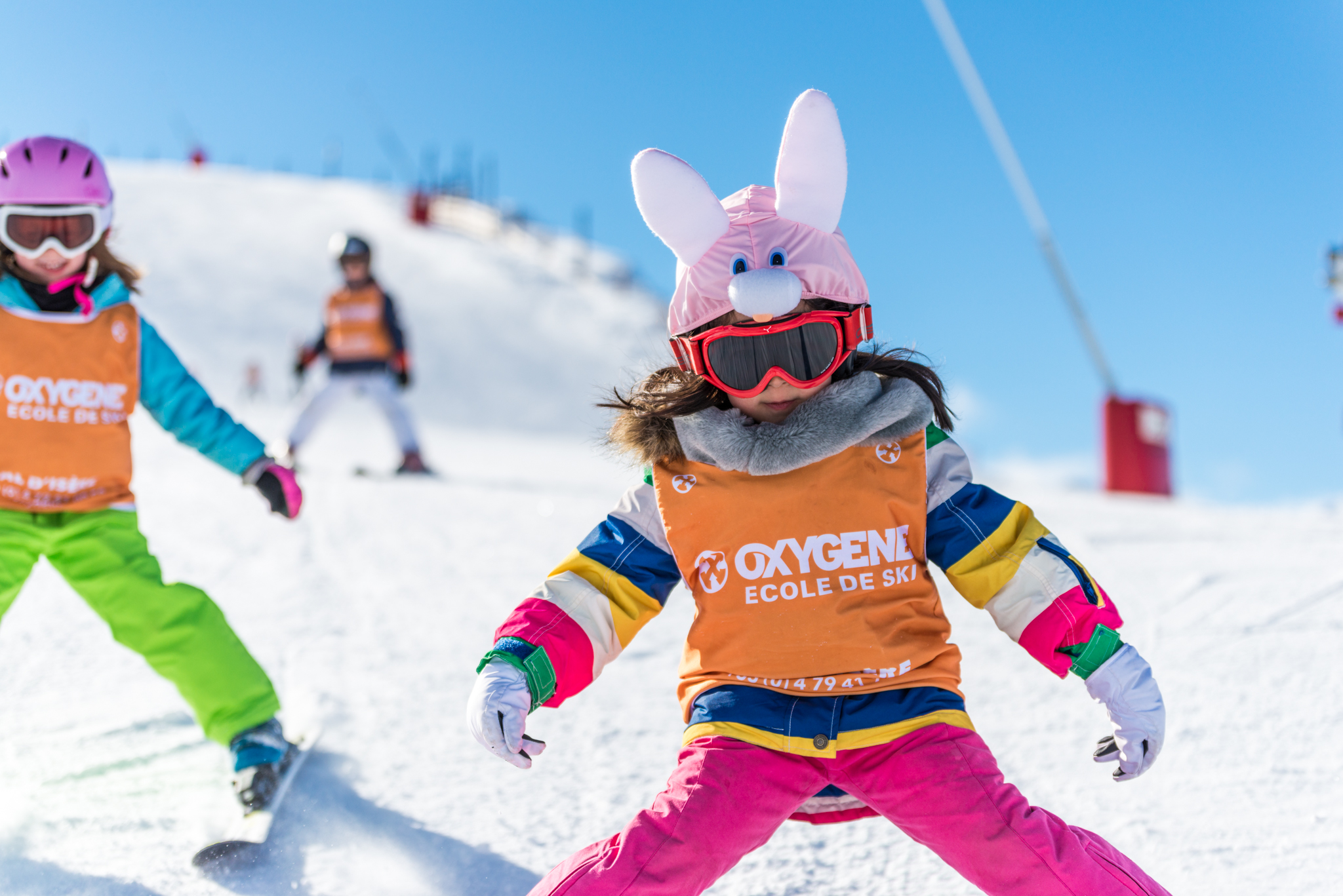 Cours enfants à Val d'Isère pendant le Crazy Hat Day.