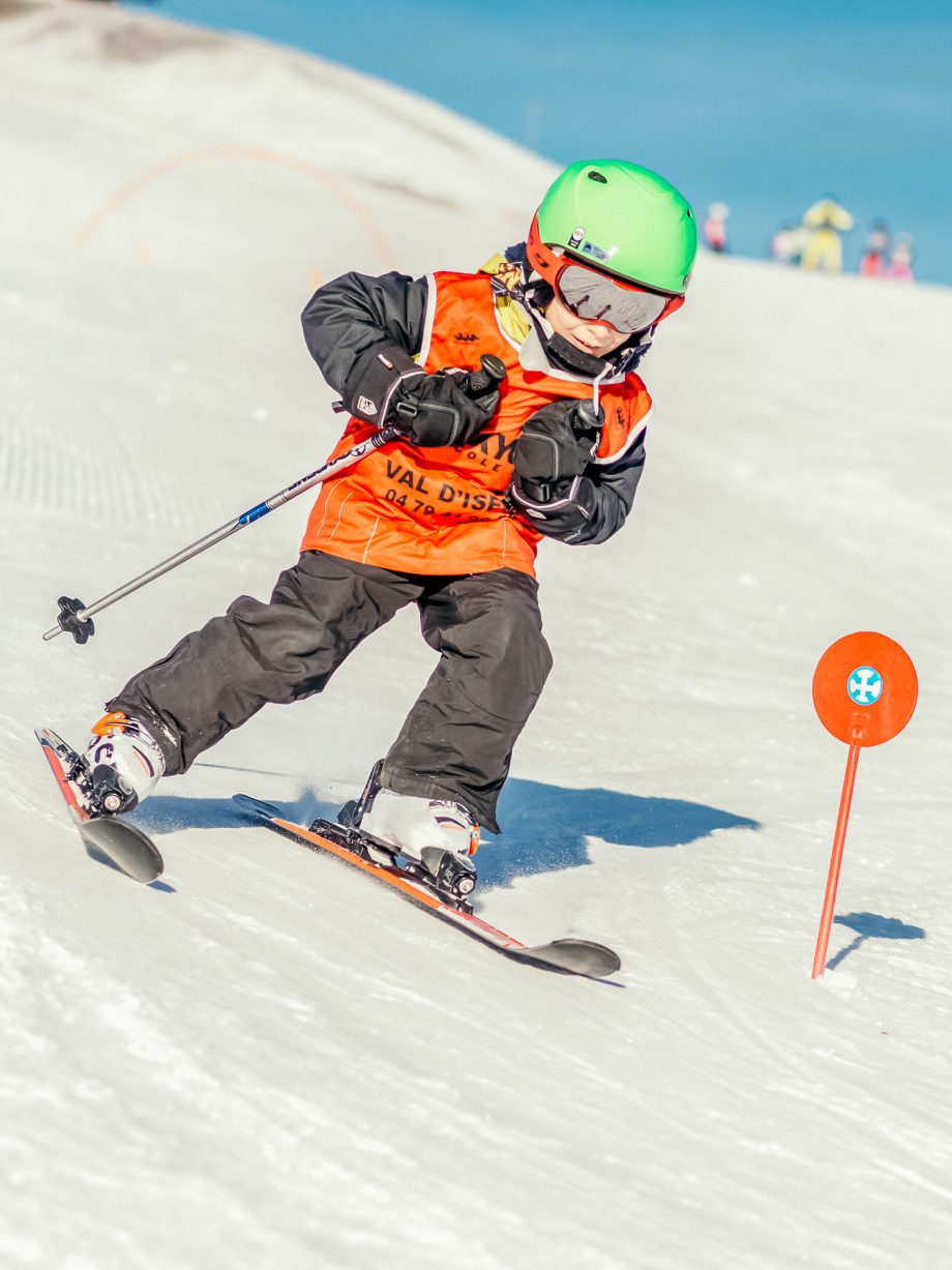 Oxygène Ski & Snowboard School Boy Skiing