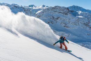 skiing vs snowboarding offpiste