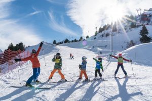 Children and ski instructor