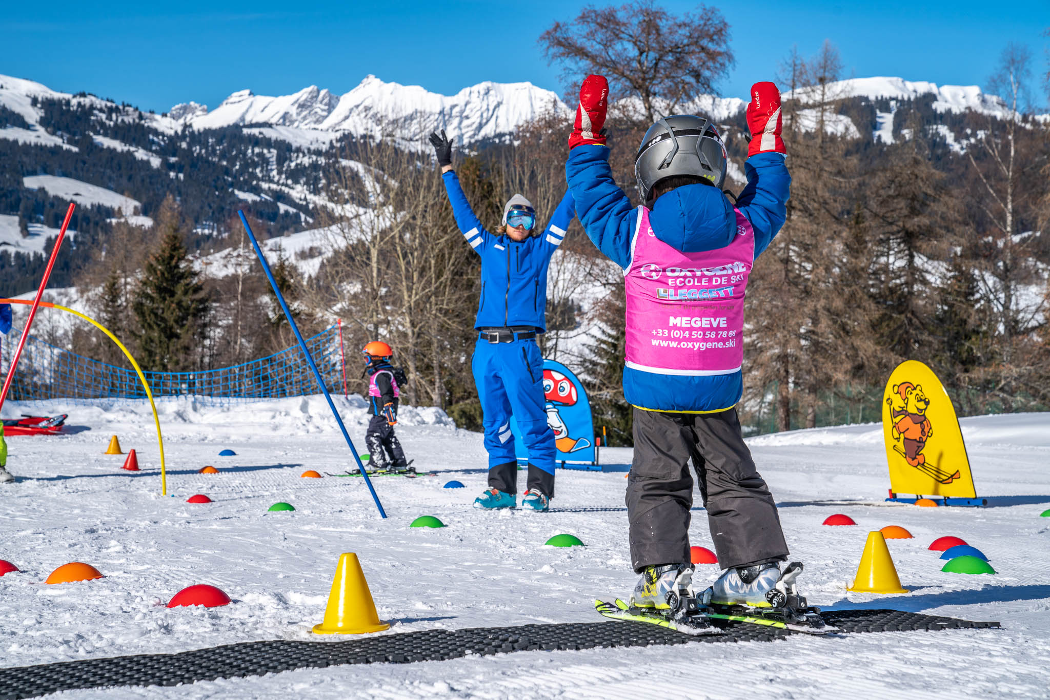 Beginner children ski lessons