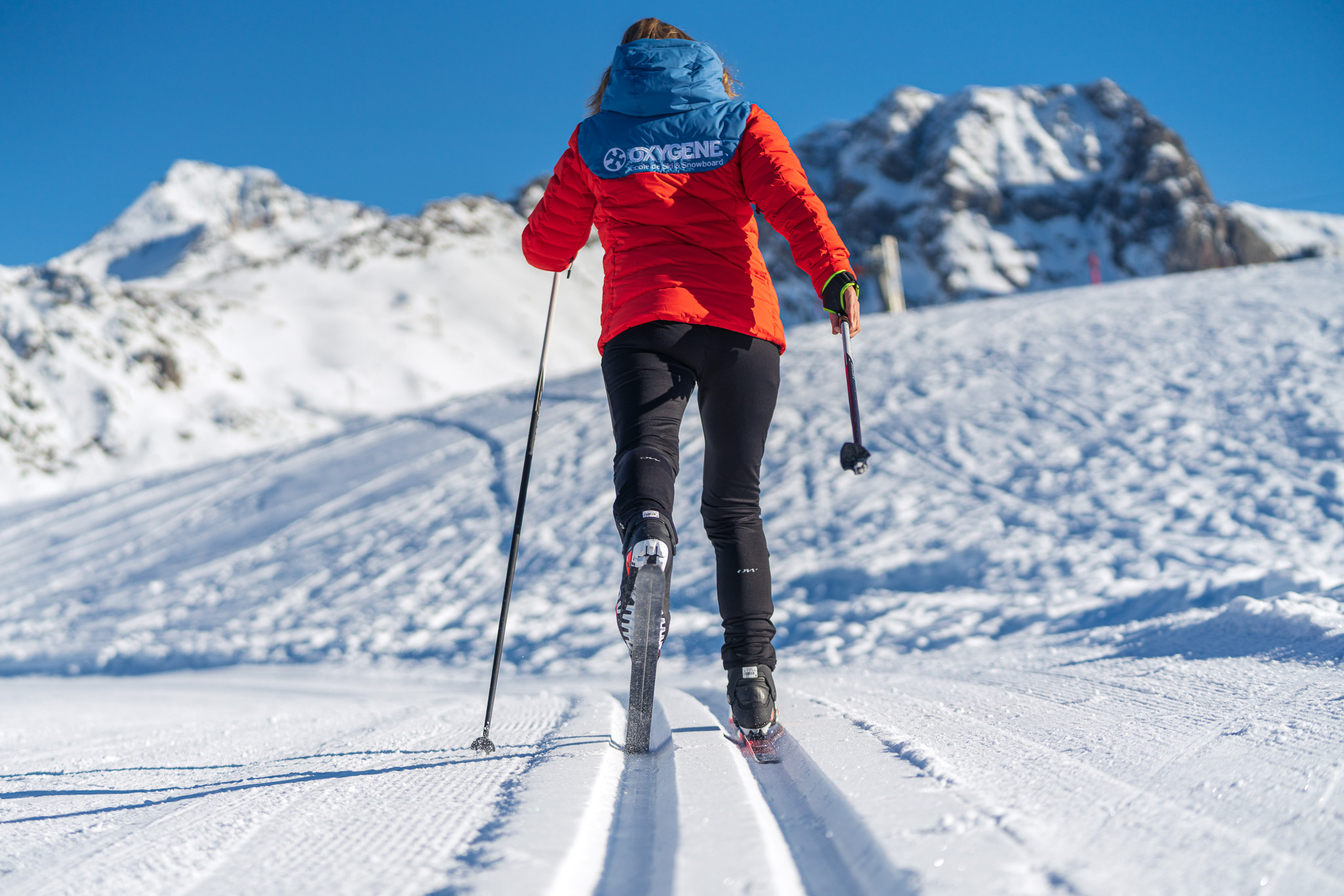 Как переводится skiing. Лыжный спорт. Катание на лыжах. Лыжники. Лыжное катание.