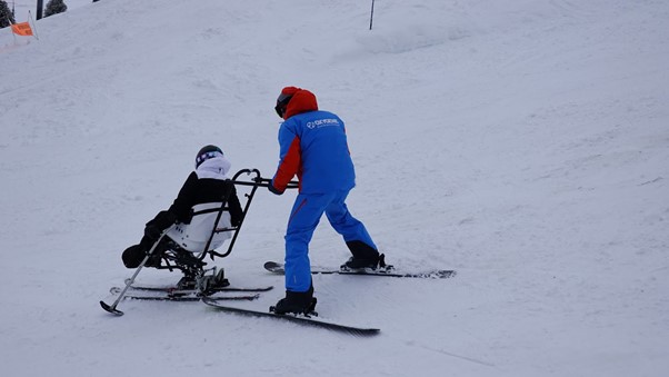 On the slopes in dual skis